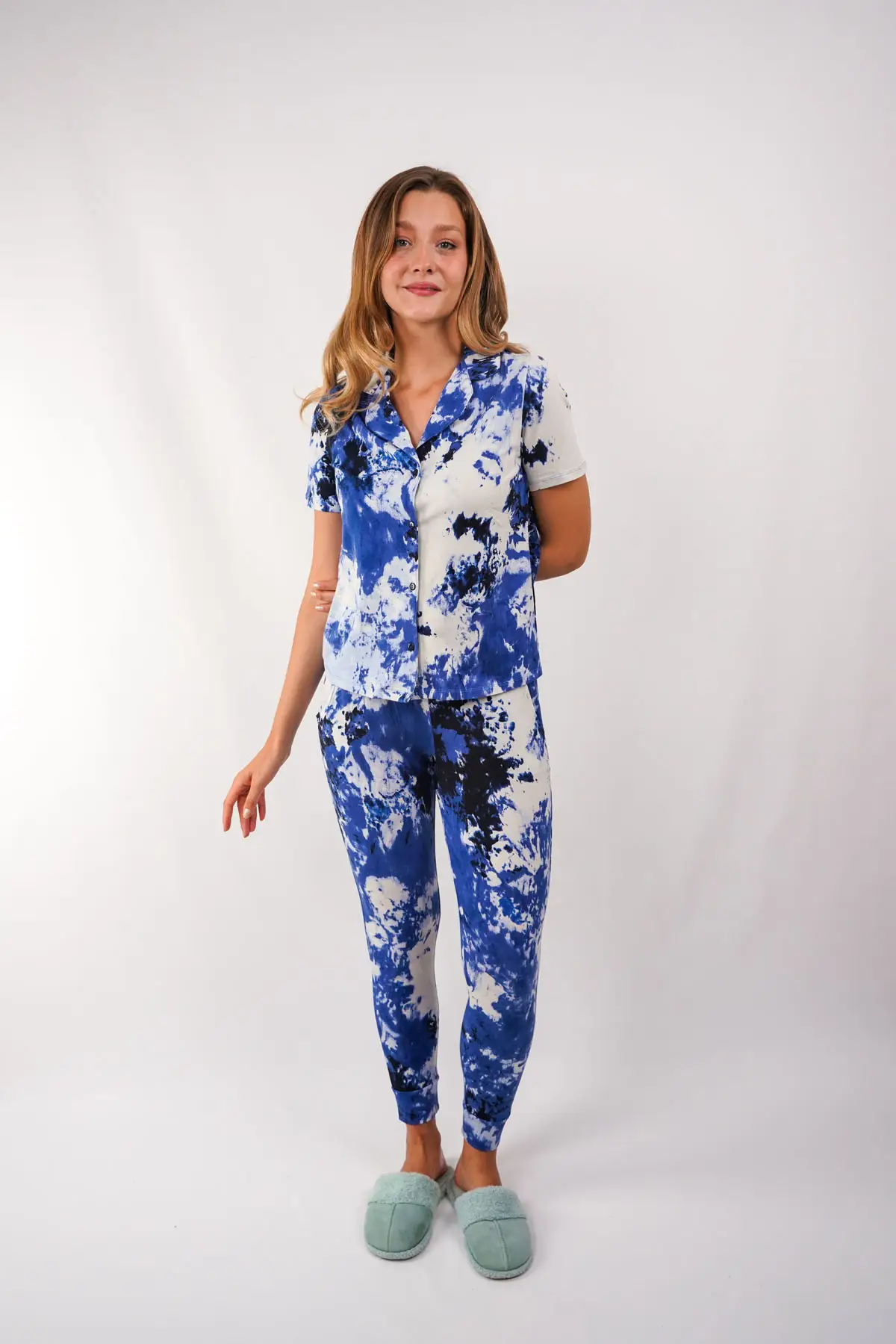 Mavi Beyaz Batik Desenli Pijama Takımı